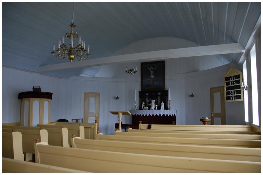 Interiér kostela v Bour 7 1-0099